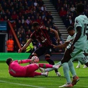 问鼎娱乐下载-【英超】斯特林任意球弹出，切尔西0-0伯恩茅斯