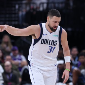 问鼎娱乐下载-克莱告诫新秀：第一年别搞太多目标 去享受去学习就行