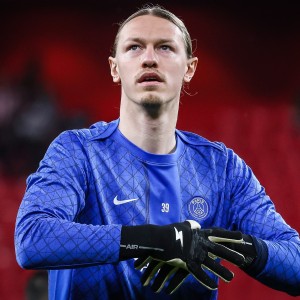 队报：巴黎门将萨福诺夫日常对自己要求严格，目标成为首发门将