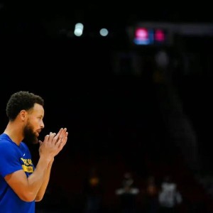 问鼎娱乐网址-考虑赛季报销！库里将专注招募詹姆斯！？