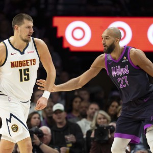 问鼎娱乐-戈贝尔何在？约基奇常规赛四场对阵森林狼场均35+15+10 历史唯一