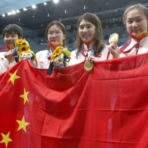 问鼎娱乐下载-【现场】接力冠军阵容今晨才确定 国歌激发全队斗志